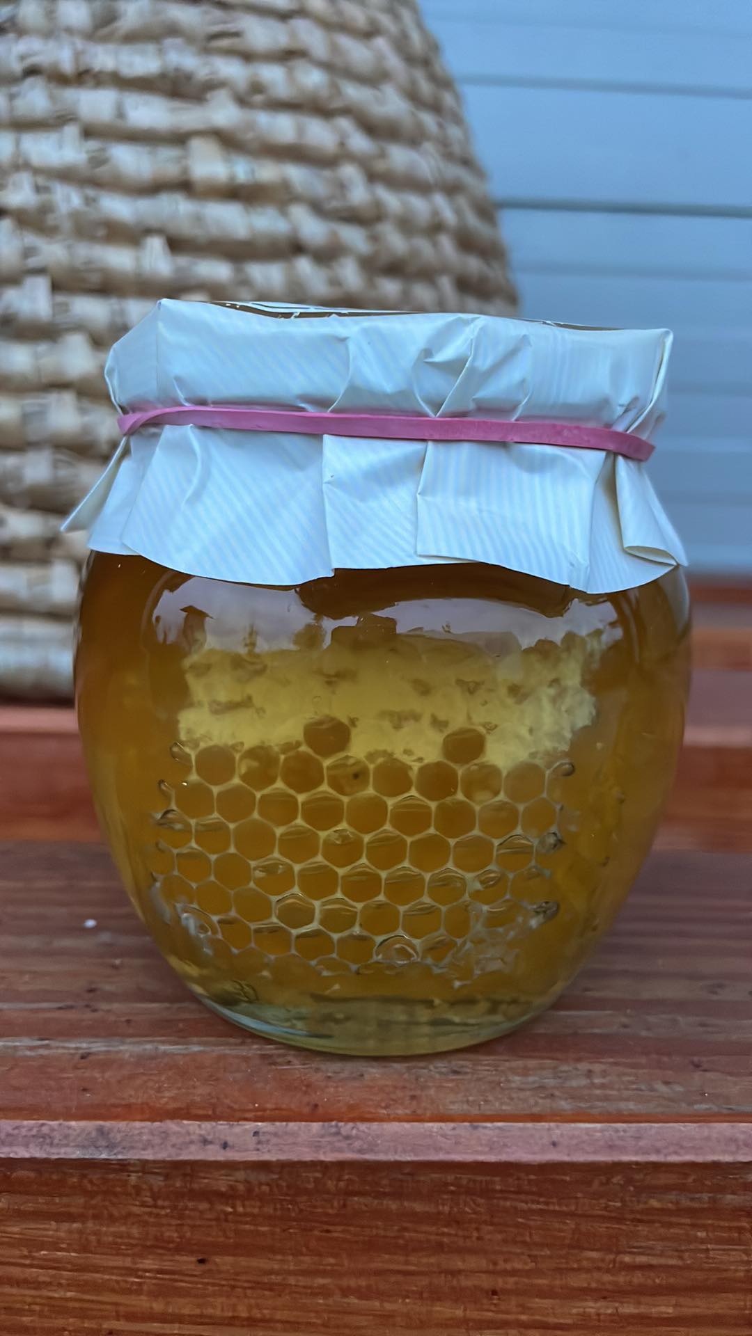 Včelí med cca 600 g - krémový s plastikom